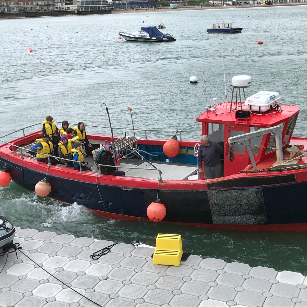 RydePrep's tweet photo. Year 5 have had a great day kayaking, whilst Year 6 have been fishing for their supper. #RydeY5 #RydeY6 #RydeOutdoorLearning https://t.co/ImCO5Wyw6s