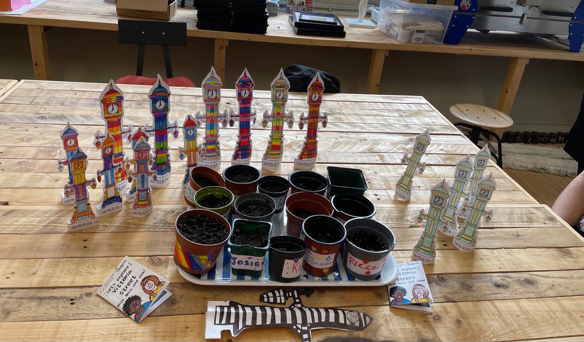 A lovely morning spent planting wildflowers for <a href="/JQCemeteries/">Jewellery Quarter Cemeteries Project</a> and colouring the Chamberlain Clock in exciting colours with our new #JQHeritageSquad members at <a href="/TheHiveJQ/">The Hive</a>! 🌸 🌈 🕰