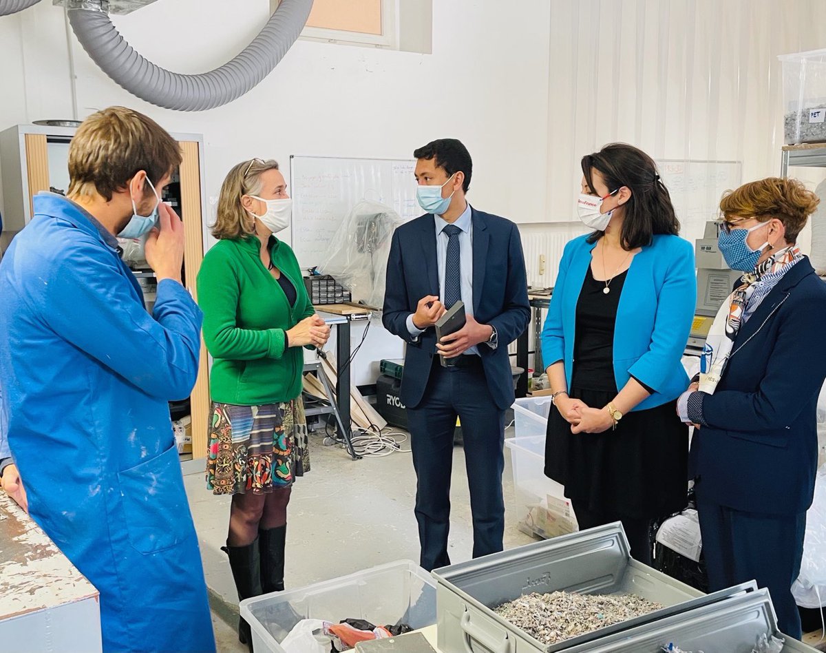 othmannasrou's tweet photo. Avec @ADublanche et @sdeschiens, à la rencontre de la startup #Recnorec à #Plaisir pour échanger avec eux sur leur système de recyclage innovant de plastique.
Avec @vpecresse, la Région s’engage pour le développement durable et l’ESS. https://t.co/yv3e1sVm29