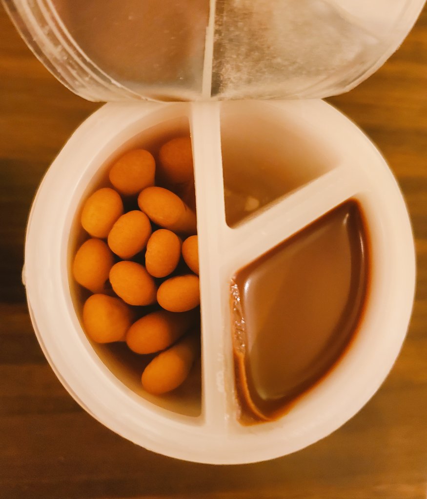 Lucy Peter Esolagoto 中村真悟 ﾔﾝﾔﾝつけﾎﾞｰにおいて永遠の課題であった ﾄｯﾋﾟﾝｸﾞ の白い粉 の入り口が狭くﾄｯﾋﾟﾝｸﾞ のﾁｮｺﾚｰﾄで汚くなる上に最終的に白い粉が意外と余る あの現象 事前に白い粉を別の容器に移しておけば解決すると云う事に気付いた 32