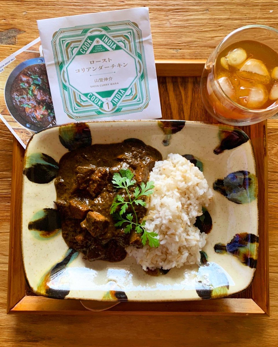 alwaysfeelfreee's tweet image. 自宅でここまで本格的なカレーが作れるとは！
ウマすぎてビビった。

ゆっくり全種類コンプリートしよ。

カレーTシャツも良き。
・
#スペーススパイス 
#cookindia 
#ローストコリアンダーチキン 
#カレー
#curry 
#カリーメイソン 
#毎日カレーでもいい