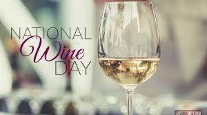 Hey hey! It is National Wine Day! What is your go to wine? Red or white?? #nationalwineday