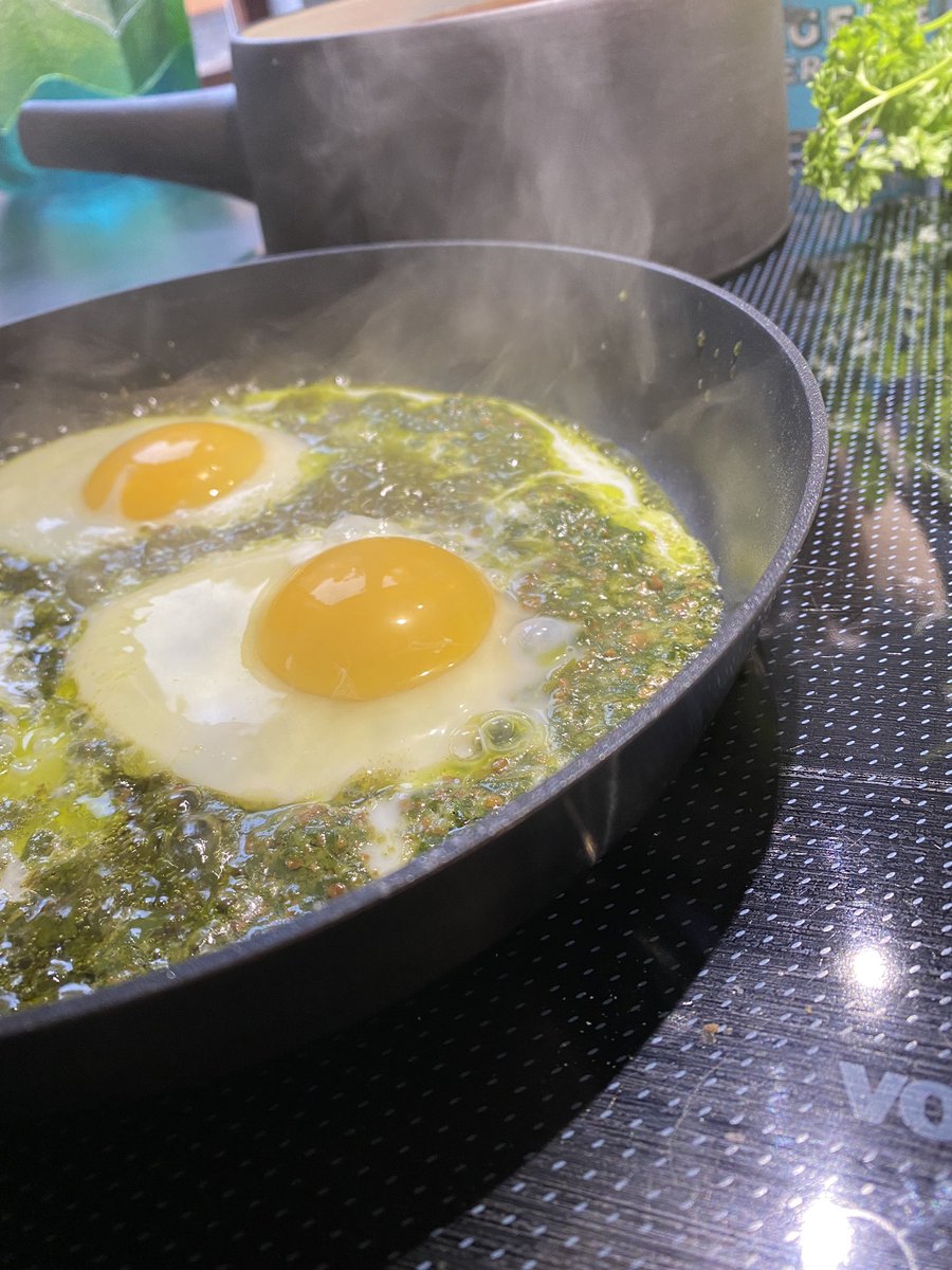 missmunter's tweet image. Er dette også nået til dit køkken? #pestoeggs #itsathing