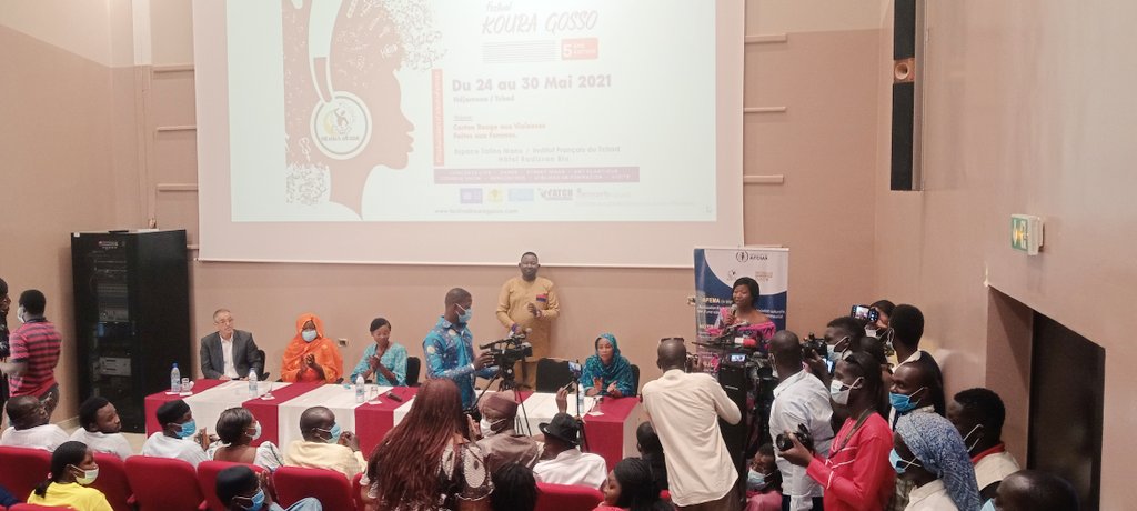 ANVOLTchad's tweet photo. 3/3 A cette occasion,@ANVOLTchad   s'est engagé à contribuer ce mardi 05 mai 2021,à travers la mobilisation des #Volontaires, à réduire les risques liés à la contamination au Coronavirus (distribution des cache-nez et les gels alcooliques aux participants et aux participantes) https://t.co/62FHUJnHSr