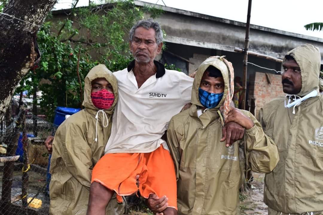 odishafightback's tweet photo. #CycloneYaas Thread ||
Over 2 lakh evacuated as Odisha braces for CycloneYaas Impact.

#Yaas #YaasCyclone #yaascycloneupdate https://t.co/Rnk9zaH1K1