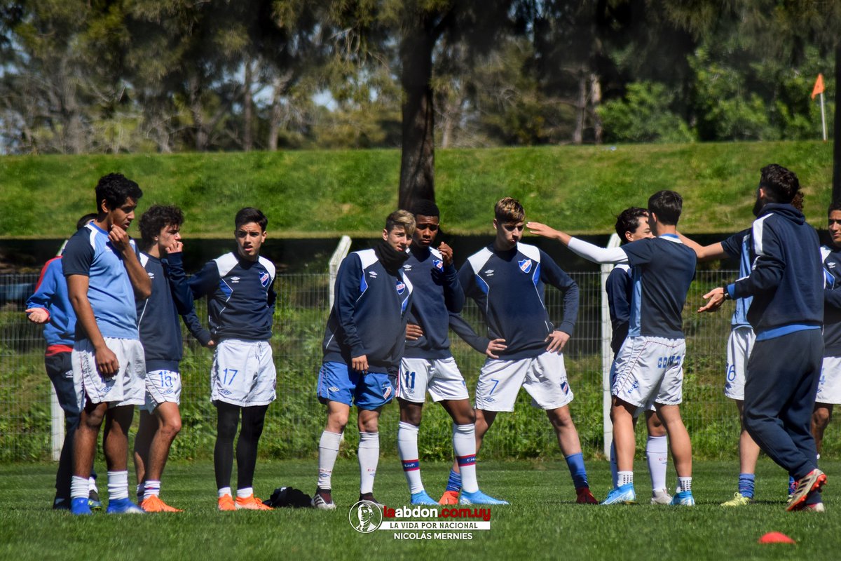 ¡ARRANCARON LOS PIBES! ⚽️🏃🏻‍♂️

En el día de hoy comenzaron los entrenamientos de formativas, después de varios meses sin poder entrenar por la pandemia.

La tercera división ya había comenzado hace unas semanas.