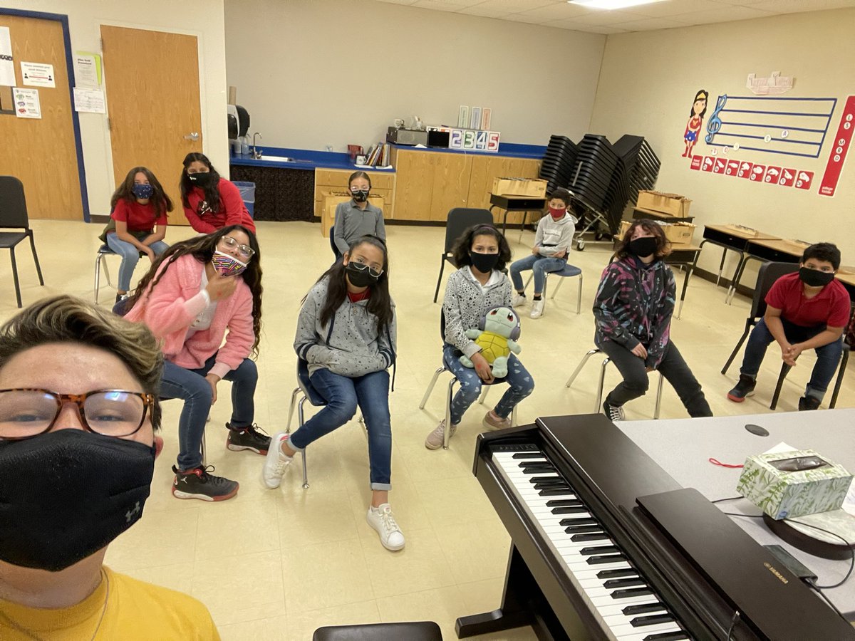 MsV_TheTeacher's tweet photo. 2 classes down, 4 to go ❤️ these 5th graders from @Yadiragallocli1 ‘s class has the world ahead of them and I’m proud to be their music teacher ❤️ #FMEPride #FMEMusic #WeAreClintISD https://t.co/7hsc8r3alq