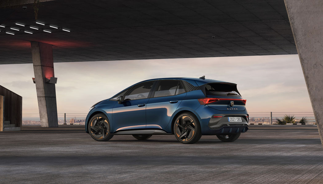 cochesafondo's tweet photo. El próximo coche de @CUPRA_esp es eléctrico y tracción trasera. Potencias hasta 231 CV y autonomías por encima de los 500 km. Así es el nuevo #CUPRABorn
👉https://t.co/DyMiMCrmp2 https://t.co/0DDtlyKfOJ