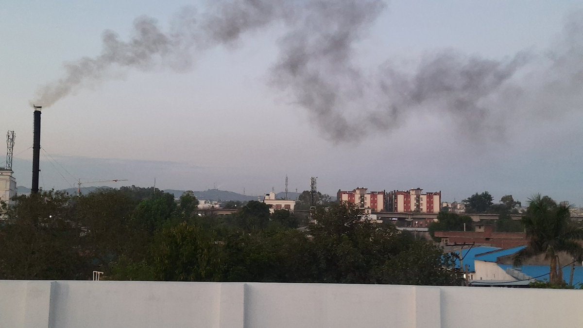 Deepi001's tweet photo. Smoke emitted from Shanker Timber Industry located near residential area adjoining Tophsherkhania and Bharat Nagar.

It is difficult for us to breathe!!

Please act!!!!

@PMOIndia @CPCB_OFFICIAL @dcjammuofficial @SUR3294 @DailyExcelsior1 @AmarUjalaNews @dograjournalist @moefcc https://t.co/kq8Hqftoui