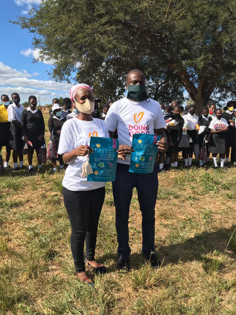 day_deeds's tweet photo. Network Partner @Kindercare Zimbabwe visited Bromley rural Community where they spent the day with girls who learn at Takura &amp; Melfort Secondary schools.

Training on Menstrual health and hygiene and donations of hygiene packs was conducted.

WE STAND FOR GIRLS..

@GoodDeedsDay https://t.co/nGtkYoglZI