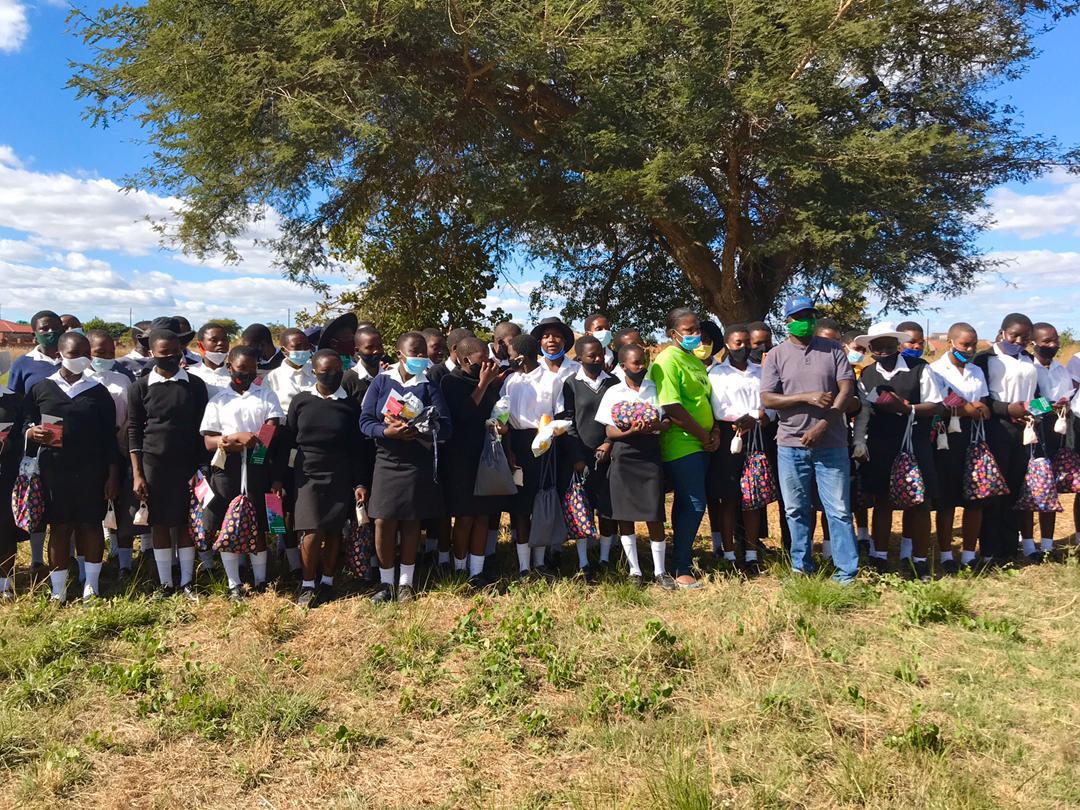 day_deeds's tweet photo. Network Partner @Kindercare Zimbabwe visited Bromley rural Community where they spent the day with girls who learn at Takura &amp; Melfort Secondary schools.

Training on Menstrual health and hygiene and donations of hygiene packs was conducted.

WE STAND FOR GIRLS..

@GoodDeedsDay https://t.co/nGtkYoglZI