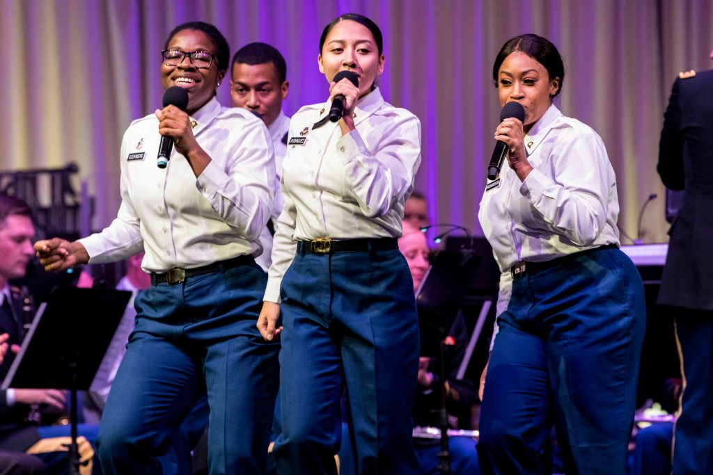 ArmyChicago's tweet photo. It's #SingOutDay! Though an unofficial holiday, feel free to sing your heart out &amp; enjoy the music. Feel like music is your calling? We have a career for that: Musician (42R). Talk to a recruiter today and sing your way to success.

#sing #musician #JoinUs #WhyIServe #ANHD #music https://t.co/lKQTJ05frN