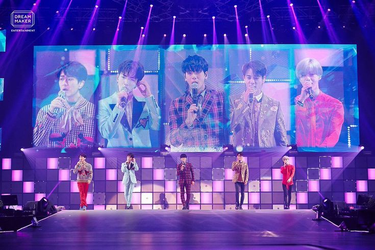 zjmprecious1's tweet photo. HAPPY SHINEE DAY PARA OS MEUS DIAMANTES AQUA PEARL E PARA MEUS MENINOS DE OURO VULGO ONEW MINHO TAEMIN JONGHYUN E KEEEY!!!
muito obrigada por fazer parte do meu mundo e um obrigada especial ao #TeamBLINGER 🦕 e ao @shawolrj_ por fazer esse final de semana incrível. I SHINEE YOU https://t.co/2CmfvTEbQP