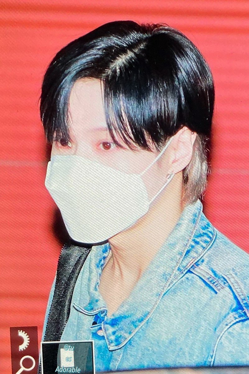 Tuesadorable's tweet photo. 20210525
샤이니 13주년 팬파티 퇴근 프리뷰
 
#샤이니 #SHINee
#태민  #TAEMIN 
#Debut_Anniversary🎉
#SHINeeDay💎 https://t.co/esBjb5jKgN