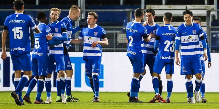 PEC Zwolle biedt voor komend twee seizoenkaarten aan: een seizoenkaart onvoorwaardelijke support en een seizoenkaart met compensatie voor gemiste wedstrijden. RT ALS JE KIEST VOOR ONVOORWAARDELIJK! #clubliefdeisonvoorwaardelijk