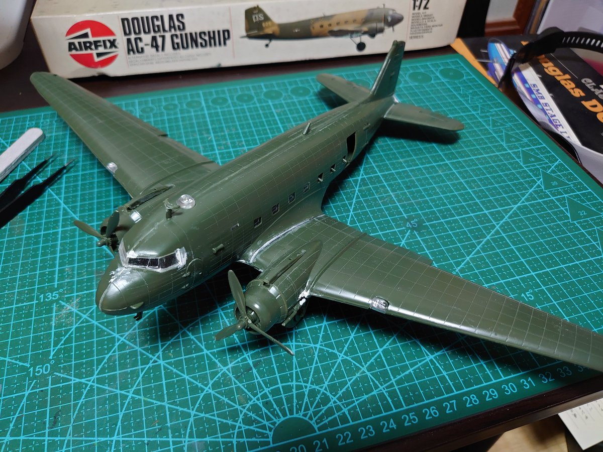 taitan55red's tweet photo. エアフィックス1/72
ダグラスAC-47 ガンシップ の進捗。
下面も隙間だらけなのでパテで埋めました。
#AIRFIX #AC47 #GUNSHIP https://t.co/ZVnxpSRGJg
