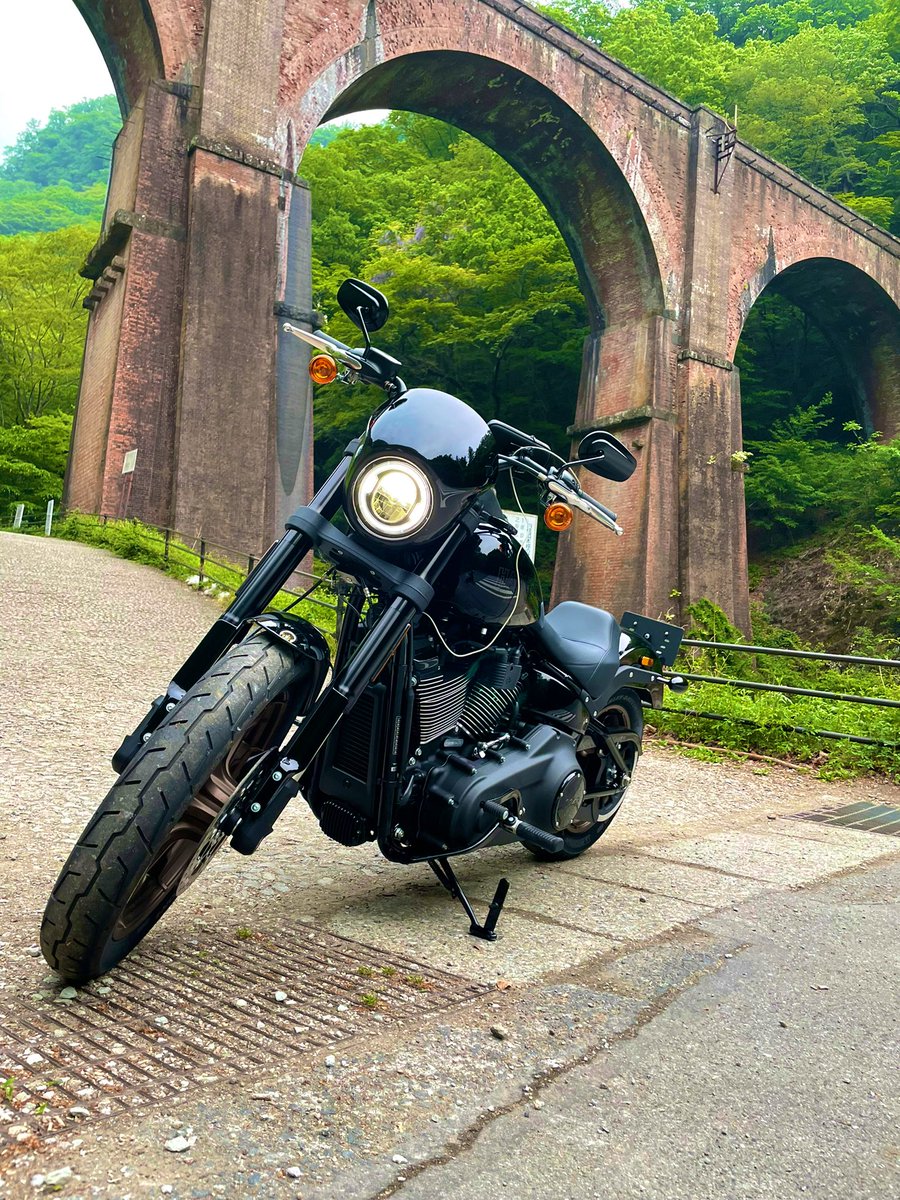 has13634's tweet photo. 全然知らなかったぁ…:(；ﾞﾟ'ωﾟ'):
#愛車の日 らしいので、大型バイクに目覚めて今月頭に納車したばかりのLow RiderSと約3年前に購入した愛車歴が一番長いISの2台体制でこの子達のために頑張って仕事します😇笑

いつも色んな世界観を魅せてくれてありがとう！ https://t.co/nZsl5ZqGOP