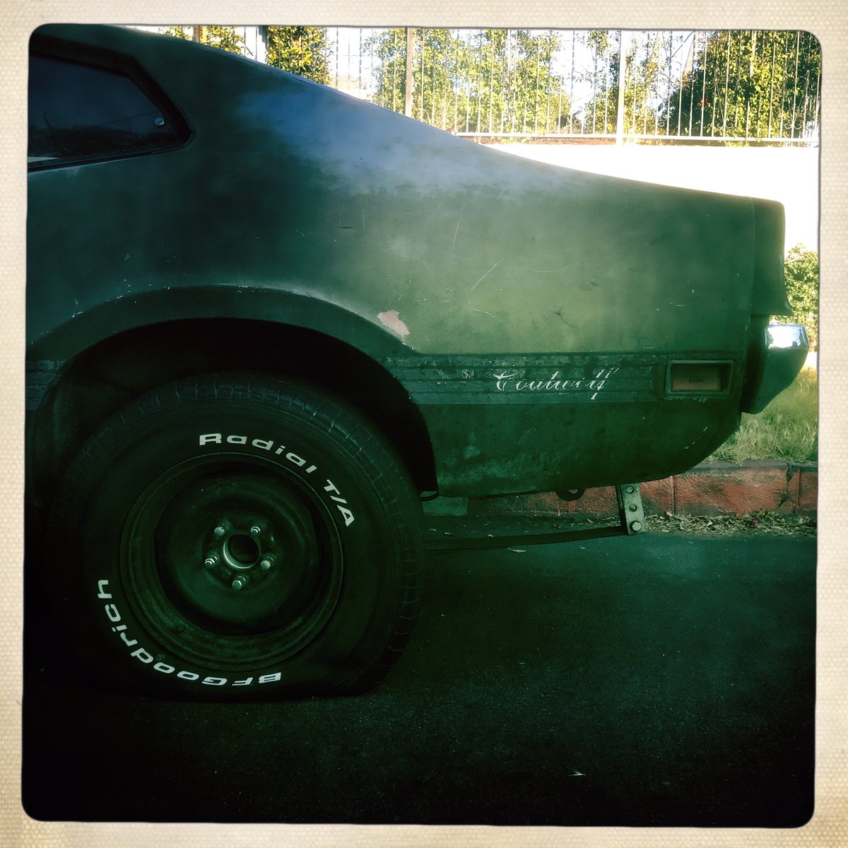 billytombs's tweet photo. #coatwolf
roaming the wilds of east l.a.
#movies&machines
#ford-maverick
does this thing throw flames ?!
#evanglodell
#kidhollywoodlandexperiment https://t.co/d7yNYESEcz