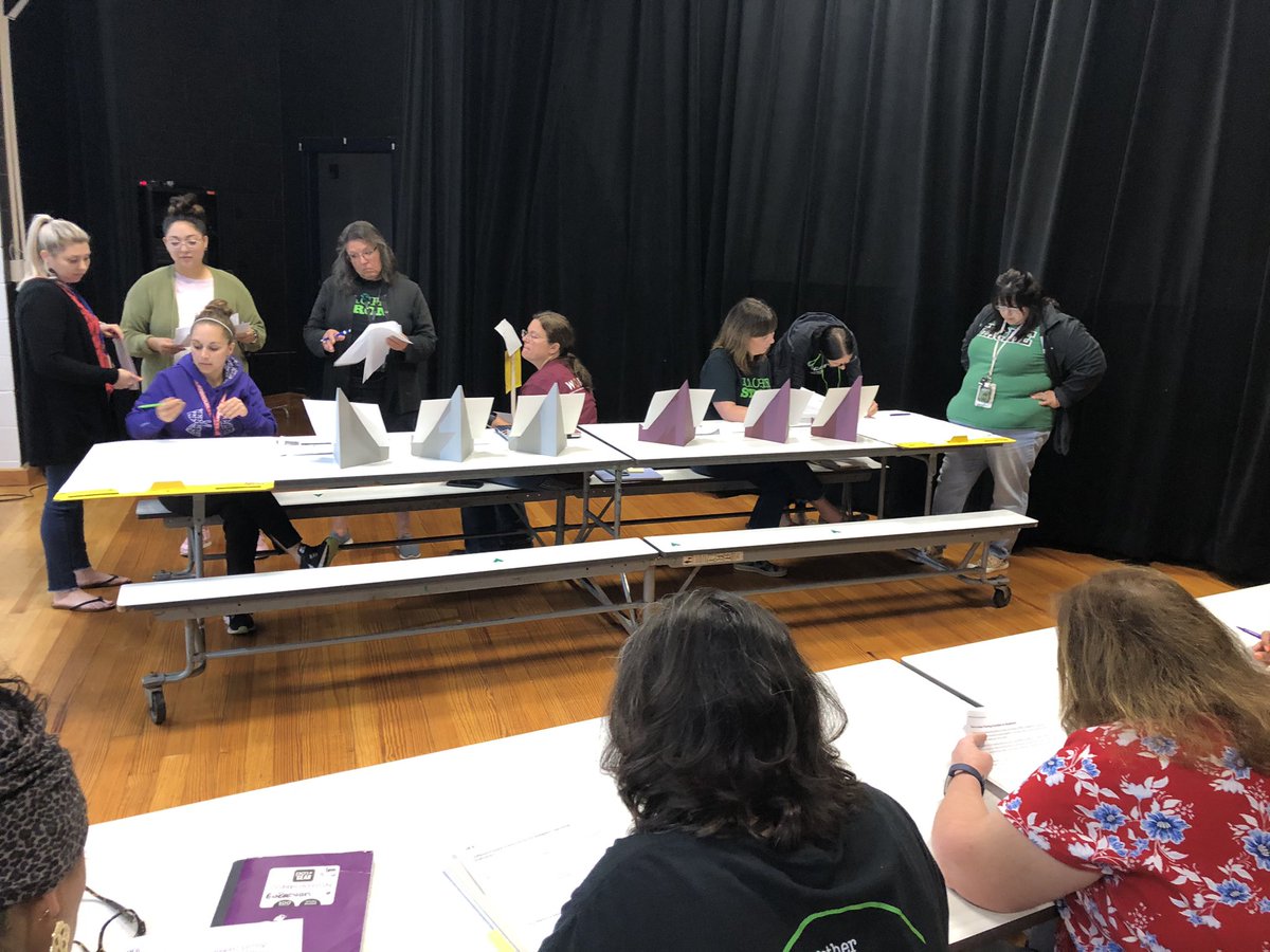 DanaWJames's tweet photo. Lots of learning taking place here @WedgeworthES this morning! #stationdifferentiation #WWstrong @CurriculumWISD @WaxahachieISD https://t.co/4mcgxtPjkh