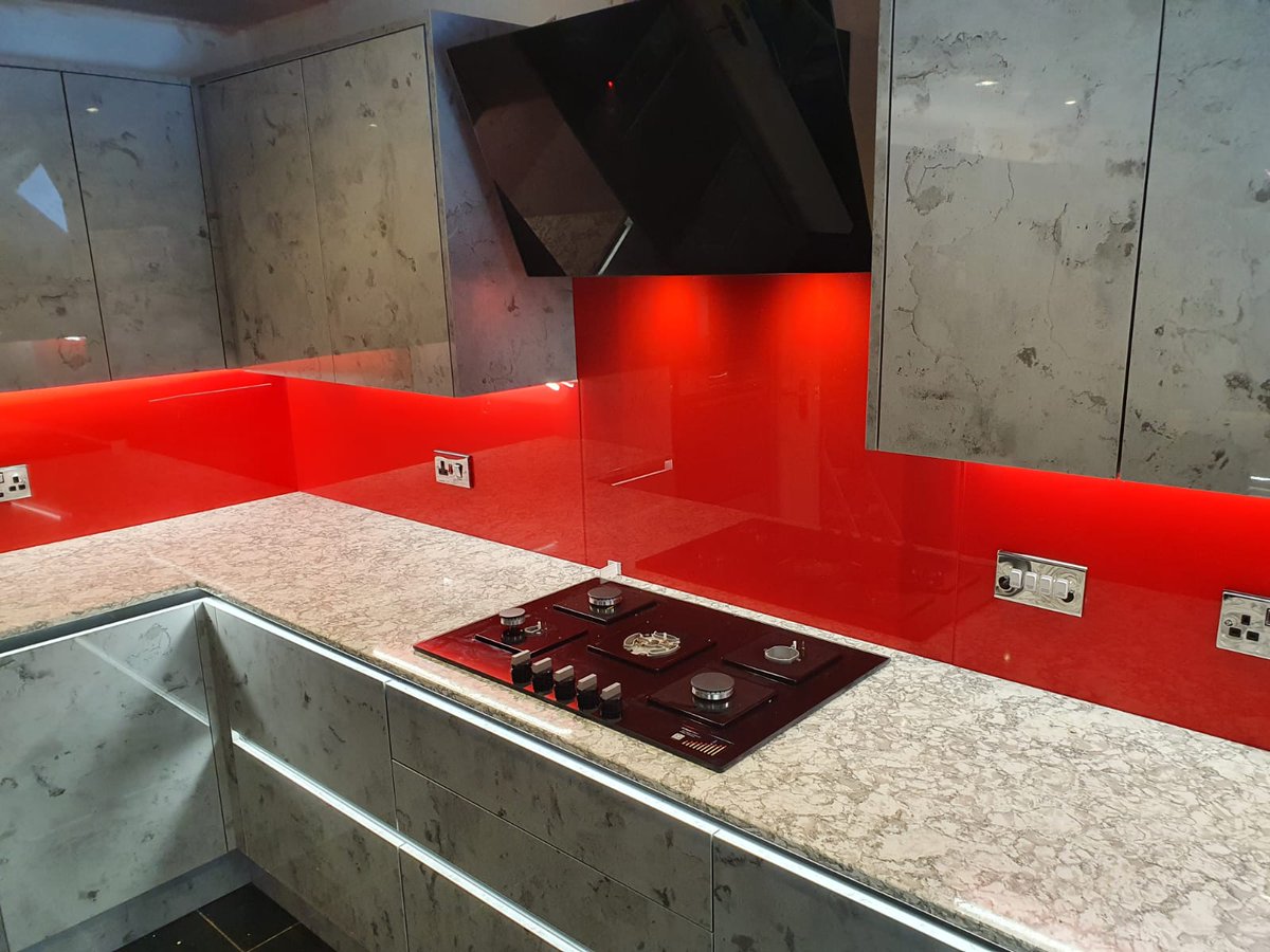 tradeglassuk's tweet photo. Look at this!🔥 The Trade Glass UK team created and fitted this red kitchen splashback for another happy customer!

A like &amp; RT takes a few seconds, help out a small business! https://t.co/fUebnD0ngr