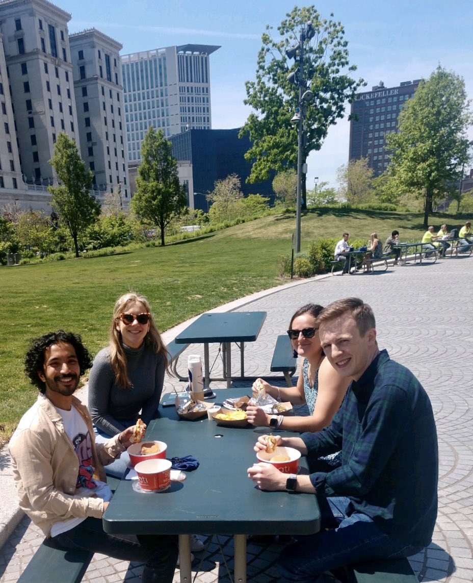 CLEPublicSquare's tweet photo. Sunny day + Food Truck Tuesday + live music = smiling faces!
Fuel up today (5/25) #InTheSquare from 11:30 AM - 1:30 PM with Cleveland Acai + The Food Depot while you enjoy live music by @brentkirbymusic!
#FoodTruckTuesday #SquareSounds #FoodTrucks #Cleveland #ThisIsCle https://t.co/4aoclJ7oPu