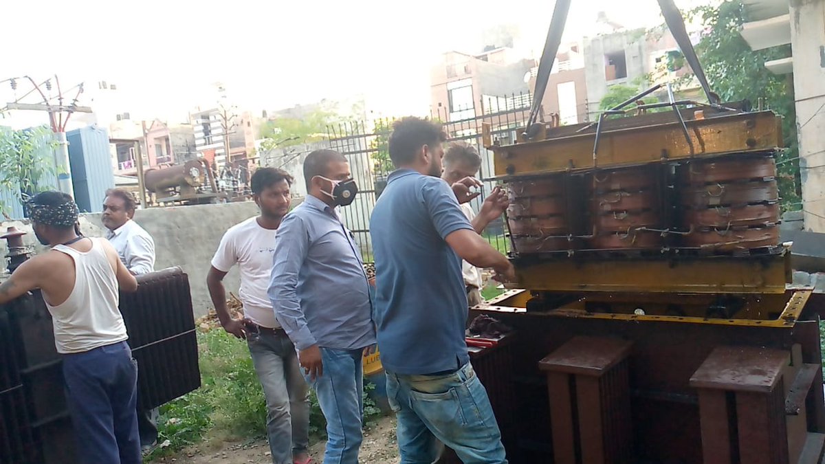 नंदग्राम् क्षेत्र मे अवर अभियंता श्री विवेक आनंद जी द्वारा तीन डिस्ट्रिब्यूशन ट्रांसफ़ॉर्मेर को मौके पर रिपयेर कराकर विभाग को आर्थिक क्षति से बचाया <a href="/ChiefGzb/">PANKAJ</a> <a href="/1912PVVNL/">Pashchimanchal Vidyut Vitran Nigam L.td(1912)</a> <a href="/MdPvvnl/">MD Pvvnl</a> <a href="/SeEudc3/">EUDC3Ghaziabad</a> <a href="/eudd10gzb/">EE EUDD X GZB</a> <a href="/VIVEKAN79829400/">Vivek Anand</a>