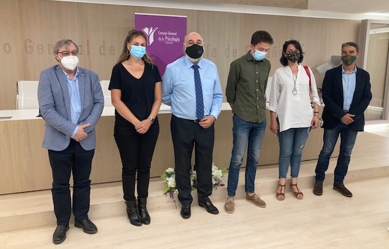 COPCV's tweet photo. El @cop_psicologia se reúne con @MasPais_Es https://t.co/W6IGWuqBgx #psicología #PIR #saludmental #salud @FSantolaya @ierrejon @diegofigueraal @MPilarcuca @marapeso @aollerom @VicentaEsteveB @Oscar_Cortijo @Pilarpdp @MarLluchQuevedo @Consanbel2011 @FCatalanAlcon https://t.co/MTLKldjRKE