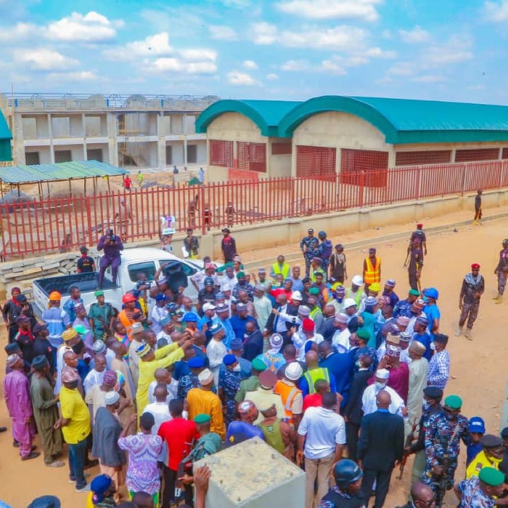 ASKLazoski's tweet photo. Furthermore, he also hosted a town hall meeting with stakeholders from Keffi LGA who showed their massive support and endorsed his candidacy come 2023. #ASK #GodsOwnProject #LetsGetTheJobDone #GettingTheJobDone #NSHA #KeffiEast #DagASKene #APC #ExceedingAllExpectations https://t.co/T1kythaPVR