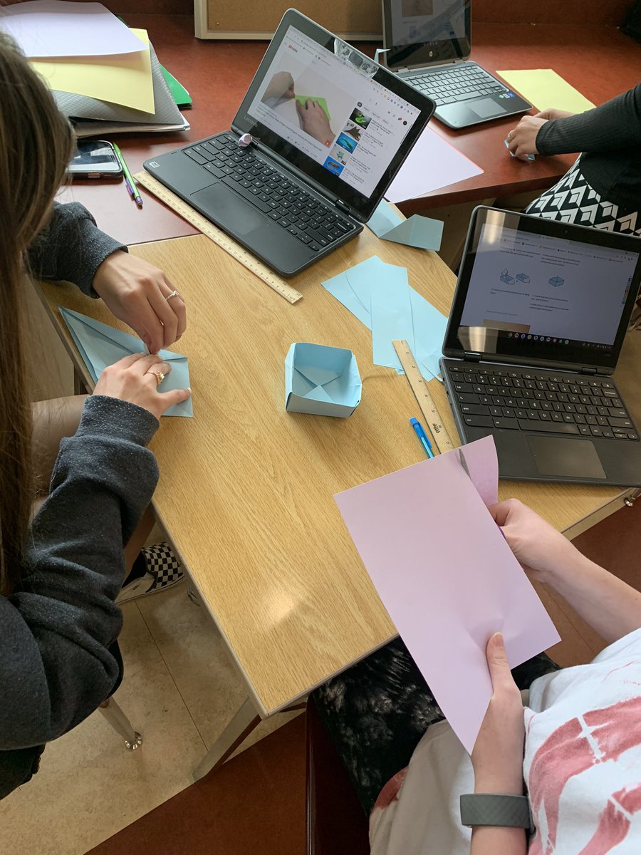 BrianSelman2's tweet photo. World cultures class turned into art class today with origami folding. https://t.co/cuhOerHLhI