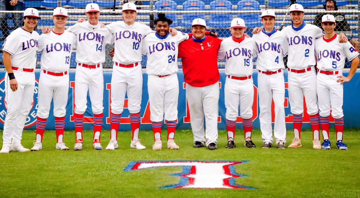 DISTRICT 25-5A COACH OF THE YEAR!!!
Congrats Coach Grissom!!
<a href="/LeanderATHS/">LHS AthleticTraining</a> @LeanderLionsFB @LHS_principal20 <a href="/LHSROAR/">Leander Student Media</a> <a href="/Lion_Counseling/">LHS Counseling Services</a>