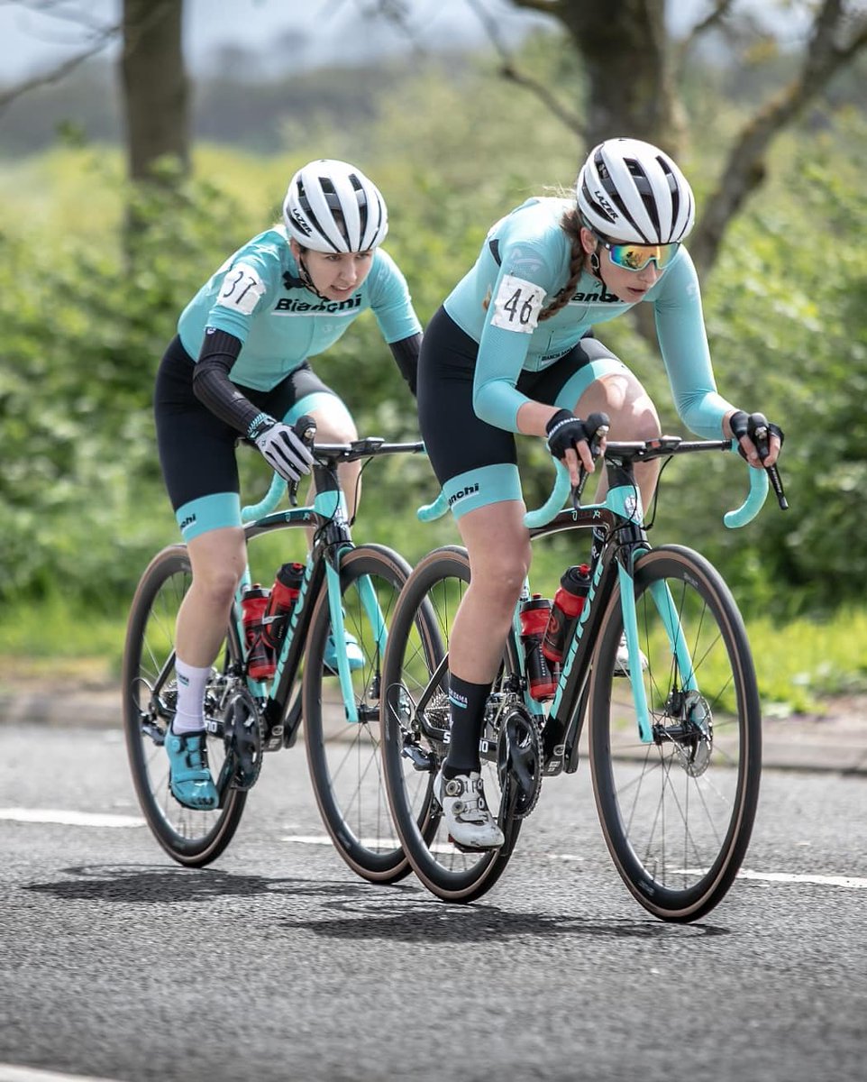 Nouvellescyclng's tweet photo. A great pic from @BanburyStarCC RR on Sun. @NReddyCycling  towing Holly back to the bunch after an early crash. Holly then went on to work hard with @Jaz_JJ_Jones in the rest of the race, the value of teammates!

📸 @huw_williams1  getting the vital race action again! Thanks Huw https://t.co/zgmNzritEW