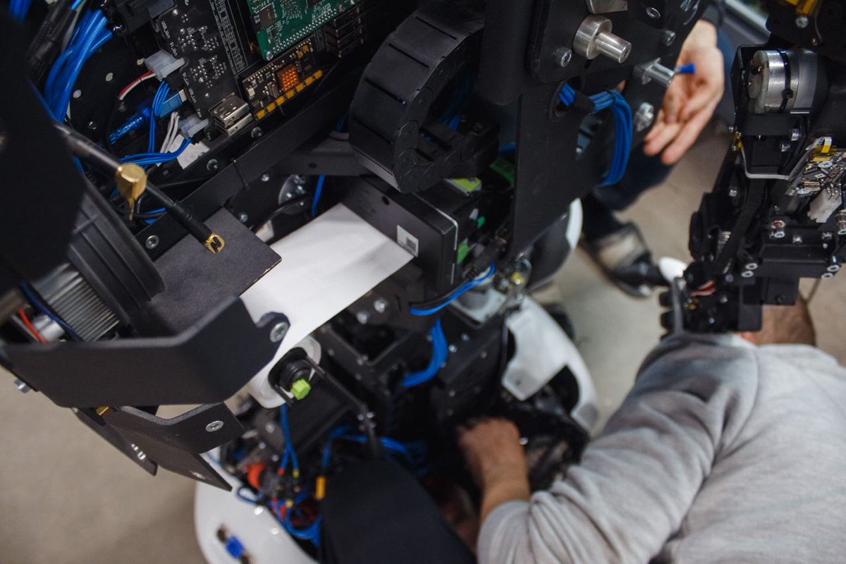 promobot's tweet image. Underneath every Promobot robot, there is a skeleton. Manufactured from our in-house steel alloy, this carcass holds the wiring and schematics of the robot. The robot&apos;s distinct white plastic protects it ― it is fireproof and, oddly, makes the robot look rather ripped.

#Promobot