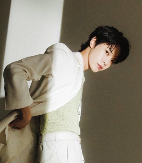 ผมยาวทรงอะไม่รู้ แต่โดยองอะ ทรงพระเจริญ