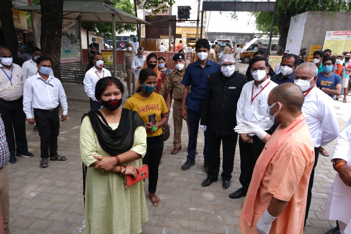 DM_MIRZAPUR's tweet photo. सिटी विकास खंड के नुआंव गाँव का किया दौरा

* निगरानी समिति एवं ग्रामीणों से किया संवाद

*प्राथमिक स्वास्थ्य केंद्र, गुरसणडी का किया निरीक्षण

* वैक्सीन लगवाने आए लोगों से किया बात-चीत एवं भर्ती मरीजों से मिले।
@UPCMOffice @InfoDeptUP @UPGovt @ChiefSecyUP @MhfwGoUP @ShishirGoUP https://t.co/xw8jj1xso8