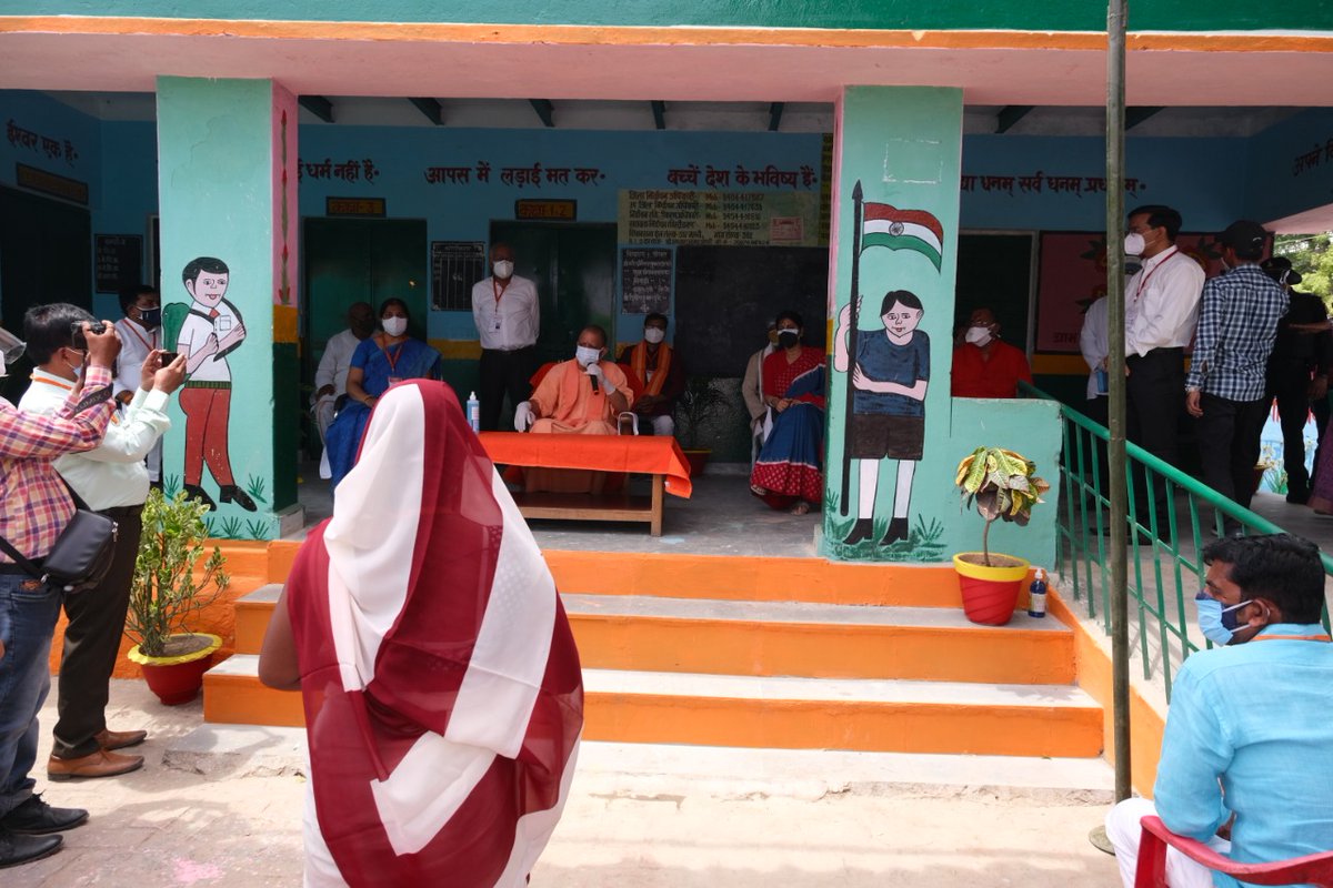 DM_MIRZAPUR's tweet photo. सिटी विकास खंड के नुआंव गाँव का किया दौरा

* निगरानी समिति एवं ग्रामीणों से किया संवाद

*प्राथमिक स्वास्थ्य केंद्र, गुरसणडी का किया निरीक्षण

* वैक्सीन लगवाने आए लोगों से किया बात-चीत एवं भर्ती मरीजों से मिले।
@UPCMOffice @InfoDeptUP @UPGovt @ChiefSecyUP @MhfwGoUP @ShishirGoUP https://t.co/xw8jj1xso8
