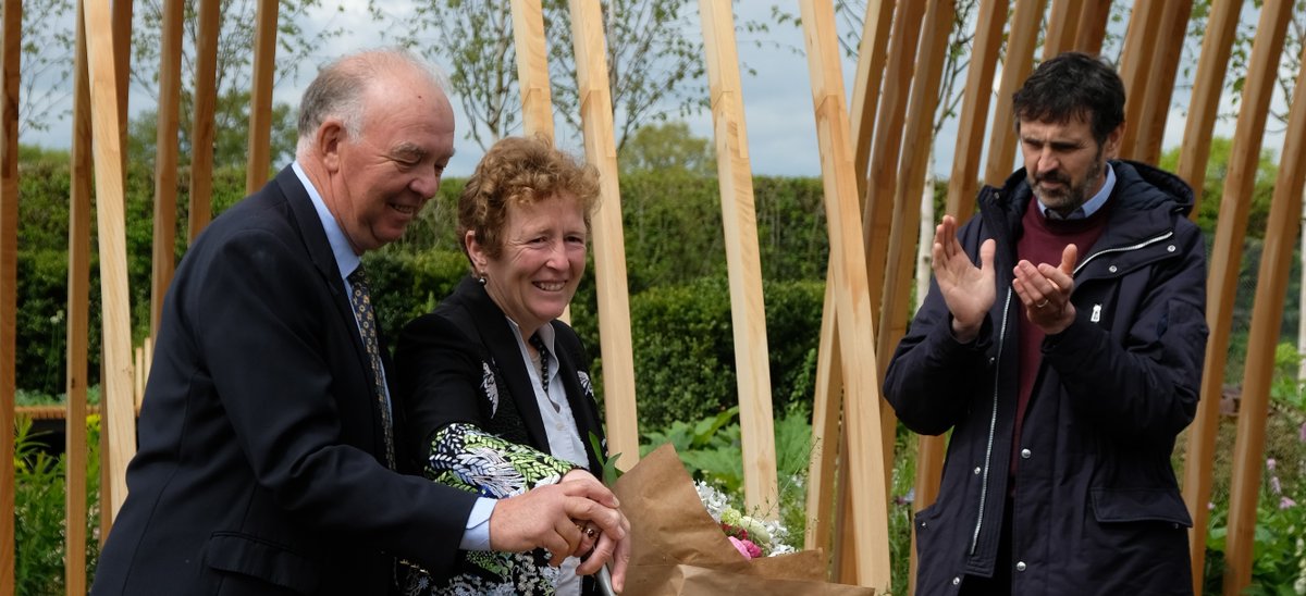 My latest blog on @hardyplants #FestivalofFlowers show #garden in partnership with @CandideUK down-to-earth.co.uk/garden-shows/h… 
pic @RobHardyPlants @Rosyhardy62 & @frostatwork