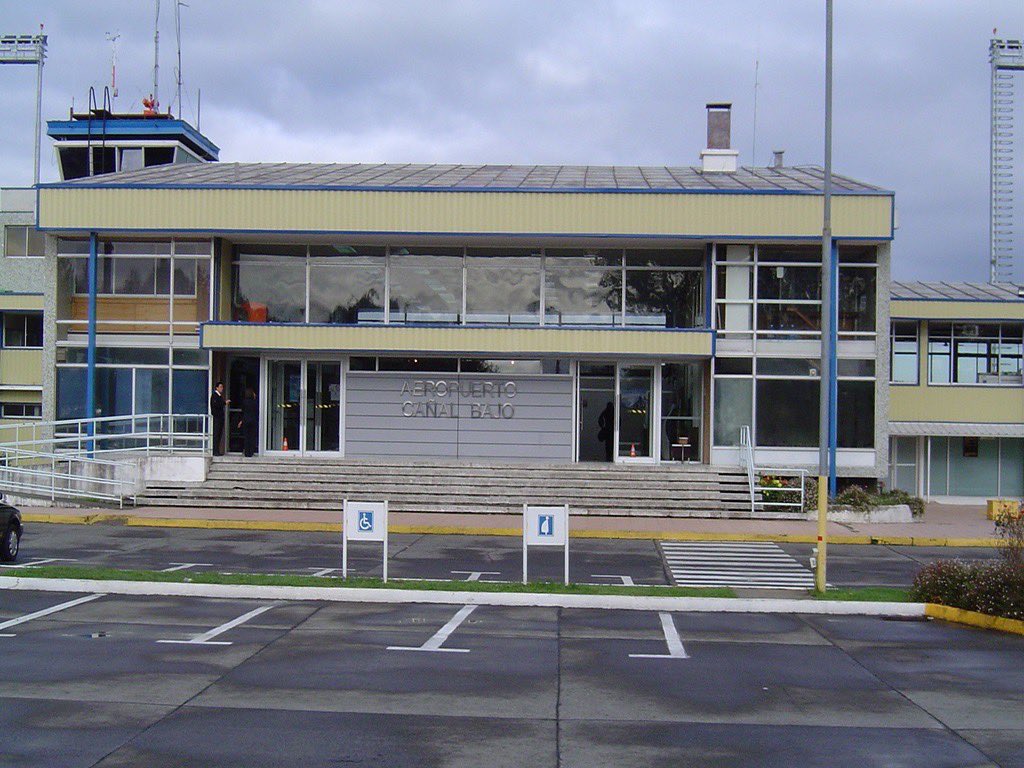DGACChile's tweet photo. #DatosDGACChile el Aeródromo Cañal Bajo en la Región de Los Lagos con (código IATA #ZOS, OACI #SCJO) se encuentra ubicado a 7 km SE de #Osorno, cuenta con una pista de aterrizaje de asfalto de 1.950 metros y un ancho de 45 metros. https://t.co/9Y1Duvny91