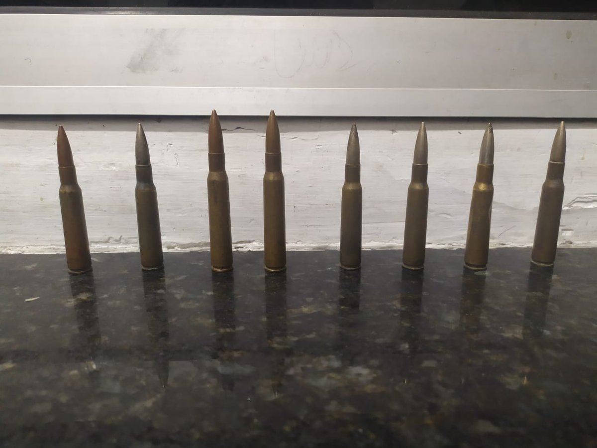 PoliciaCucuta's tweet photo. Mediante planes de registro y control por parte de unidades del #MMNVCC en el municipio de #VillaDelRosario logran la captura en flagrancia de un joven de 20 años de edad de nacionalidad venezolana con cartuchos para fusil calibre 7.62 milímetros. #ConstruyendoSeguridad https://t.co/ZaDbEXAKfh