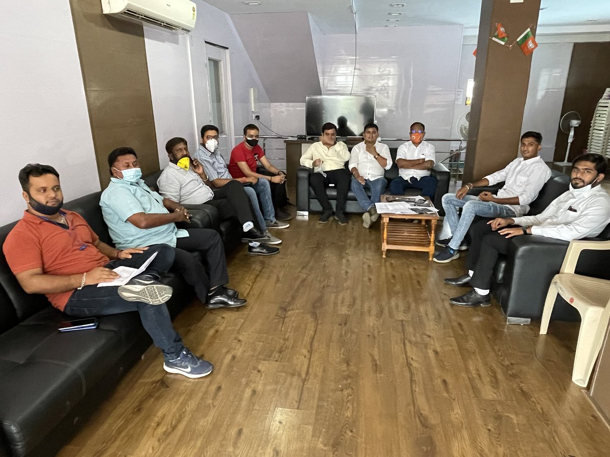 dhruvinpatel_'s tweet photo. આજરોજ શ્રી @jiteshishwarlal ની વિશેષ ઉપસ્થિત માં વલસાડ જીલ્લા આઈટી સોશિયલ મીડીયાની બેઠક કમલમ્ વલસાડ ખાતે મળી હતી. https://t.co/DuuXgcbgks
