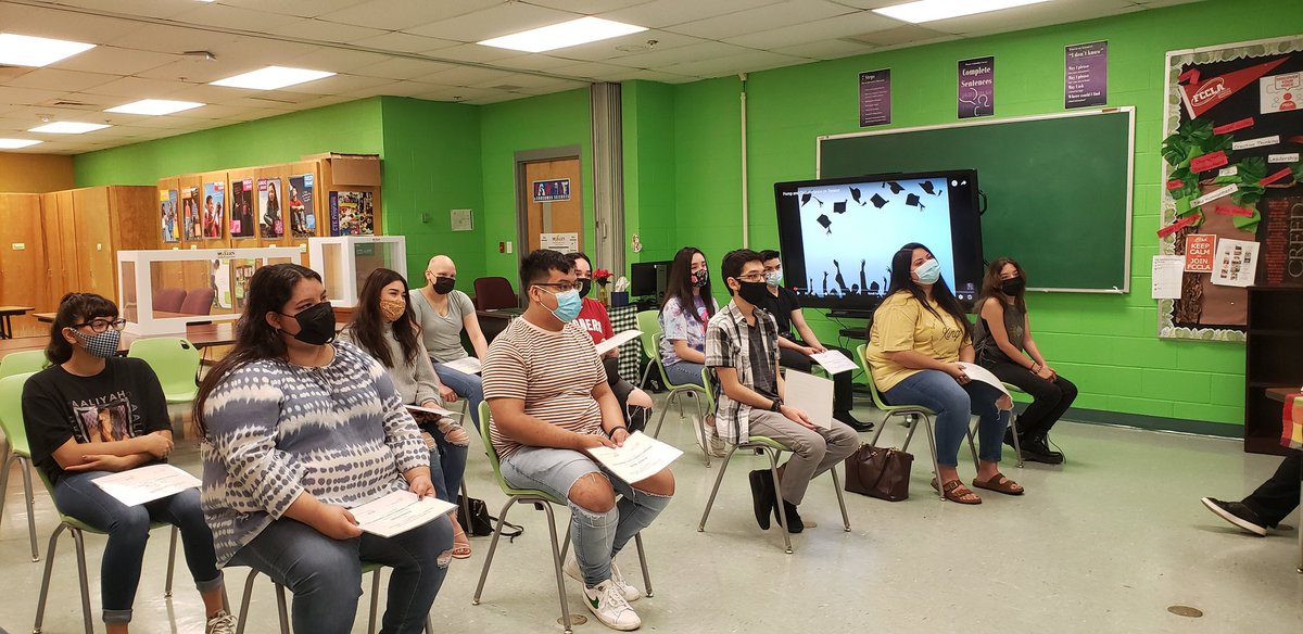 DeliMendoza18's tweet photo. Celebrating seniors who earned substitute certification. Great turnout! Great support from Mr. Sanchez, Mrs. Hernandez-Rivera and Ms. Pena @McAllenISDCTE @Rowe006 https://t.co/HVIPWIjxwb