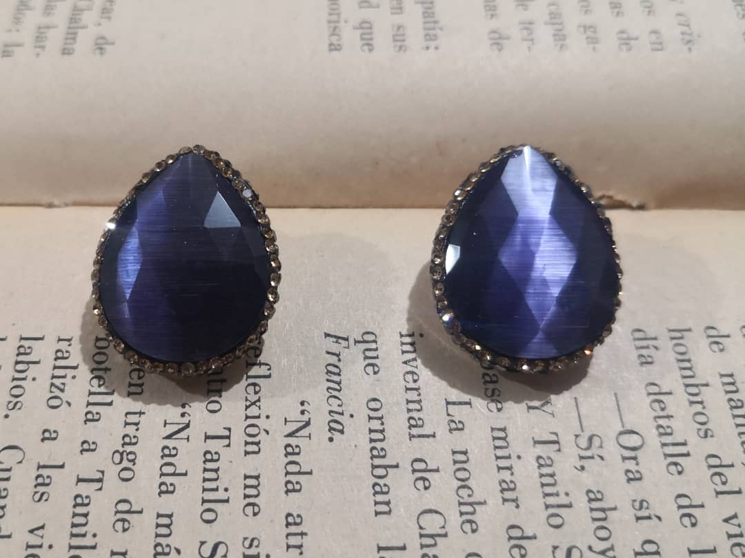 Olga_Rdz_Studio's tweet photo. ¿Marino o negro? ⚓♠️
#Aretes #Earrings #Broqueles #OjoDeGato #Zirconia #Espinela #TradicionYVanguardia
#OlgaRodriguezStudio
#MexicanFashionDesign
📲 +521 7712549753 https://t.co/jAMwEmrpNI
📬 Envíos a toda la república mexicana 📦✈️
📍 Entregas sin costo en #Pachuca https://t.co/cVbZfLWzX9