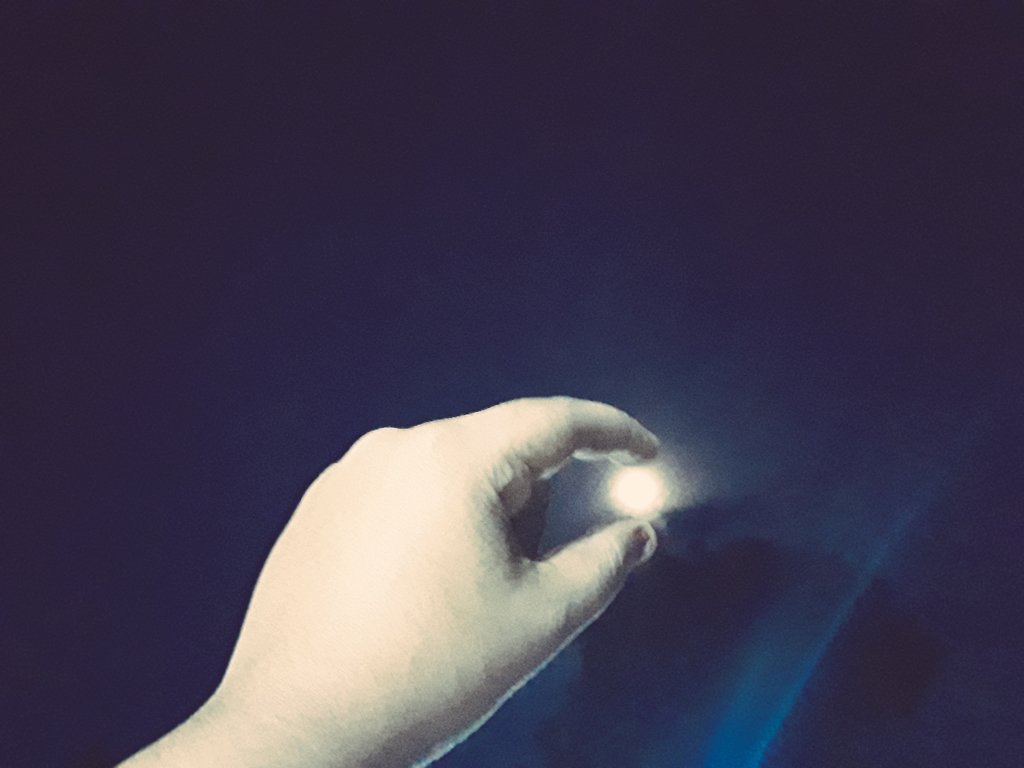 LollsOfficial's tweet image. பிரச்சினை என்பது நிலவு மாதிரி 
தூரத்துல இருக்குற வரைக்கும் தான் சிறிதாக இருக்கும்;நம்ம பக்கத்துல வந்துச்சின்னா அது நம்மளவிட பெருசாகிடும்..!
#MoonClick_RandomShot
#IgnoreProblems