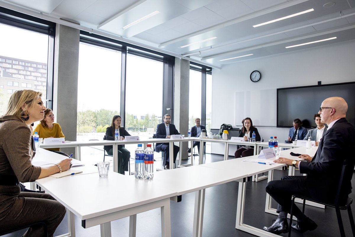 koninklijkhuis's tweet photo. Koningin Máxima brengt een werkbezoek aan de Hogeschool Rotterdam Business School in het teken van de impact van de coronapandemie op het hoger onderwijs, de ontwikkeling van ondernemerschapsonderwijs en de aansluiting van studenten op de arbeidsmarkt. https://t.co/HxLQz4C0cb https://t.co/dQVDwghES2