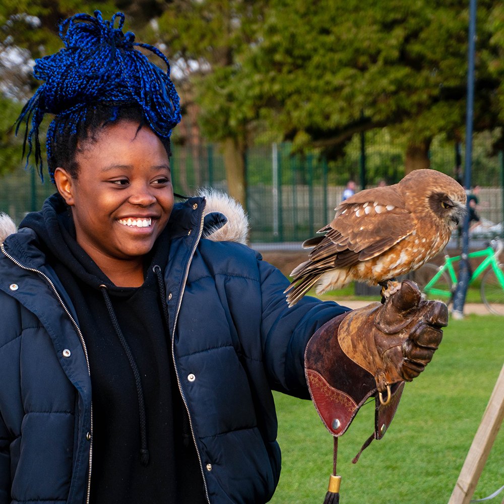 Chi_College_Int's tweet photo. On the 11th of May, our Woodlands' students had taken part in an Owl and Raptor bird workshop with professionally trained bird experts from UK Owl and Raptor Displays. They took turns in holding the birds and taking part in various exciting bird flying activities. 🦉 https://t.co/il8vNOxH7V