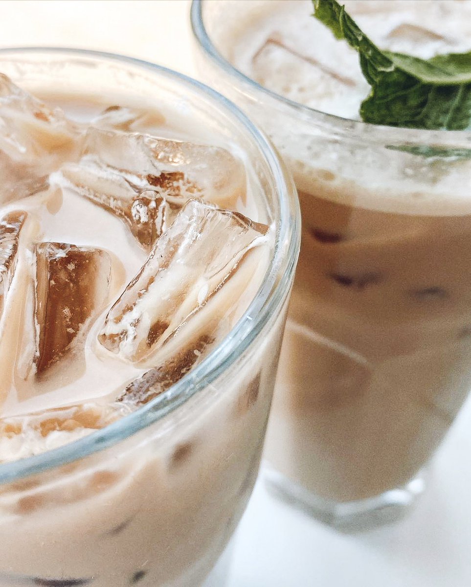 parakeetcafe's tweet photo. Taking a moment to appreciate how grateful we are to do what we love in a beautiful place everyday (...and for these iced mint lattes) 🙌

Have a happy and safe Memorial Day, birdies! https://t.co/WETtxgWDr1