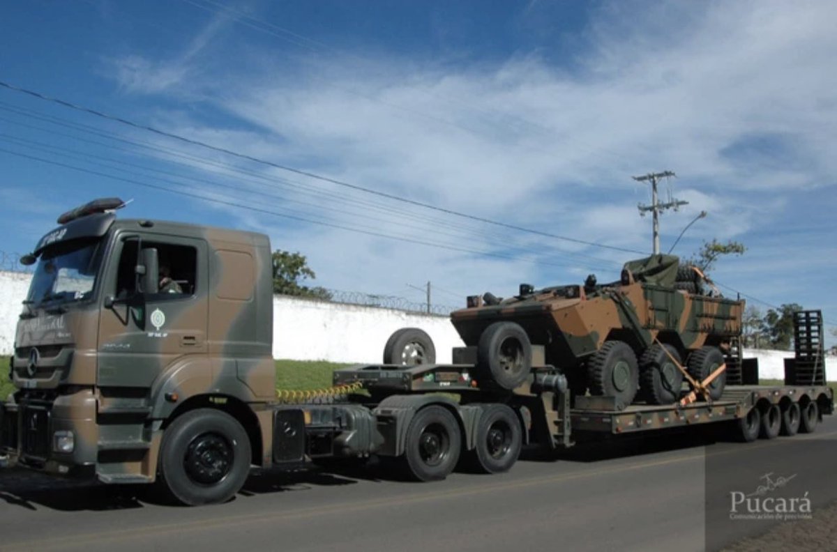 PucaraDefensa's tweet photo. Blindado #Guarani enviado para la Argentina. 

Por Paulo Roberto Bastos Jr. 
Imágenes: 5º RC Mec

@Ejercito_Arg @exercitooficial #vbtp #vcbr #ExercitoBrasileiro #EA @ivecobrasil #CACTTIV #cruzdelsur @Ejercito_Chile #blindado 

https://t.co/xUgQtXH8z5 https://t.co/P3SLtylrFX