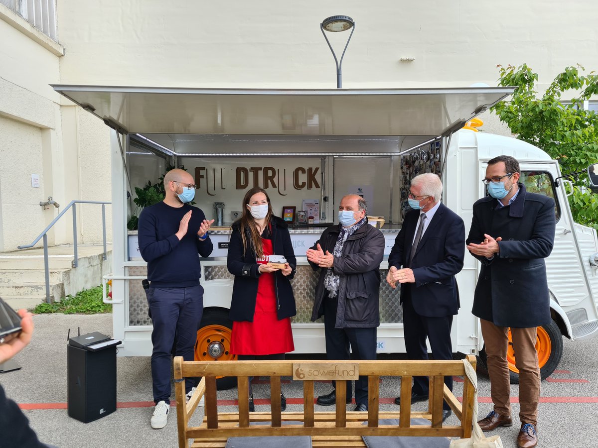 🚍 Dans le cadre des #HTD2021, dont #LaPoste est partenaire depuis 3 ans, le <a href="/FundTruck/">Fundtruck</a> sillonne les 6 départements du #CentreValdeLoire avec à son bord des entrepreneurs venus pitcher leurs projets et rencontrer l'écosystème économique local.

📍 #Orléans #startup #innovation