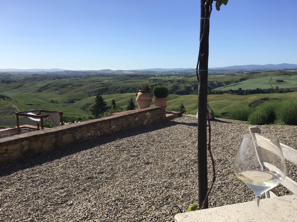 MoniqueCamarra's tweet image. Reading in the Tuscan hills t my friend’s place. Ok...a little glass of Prosecco too can’t hurt.

#KremlinFile