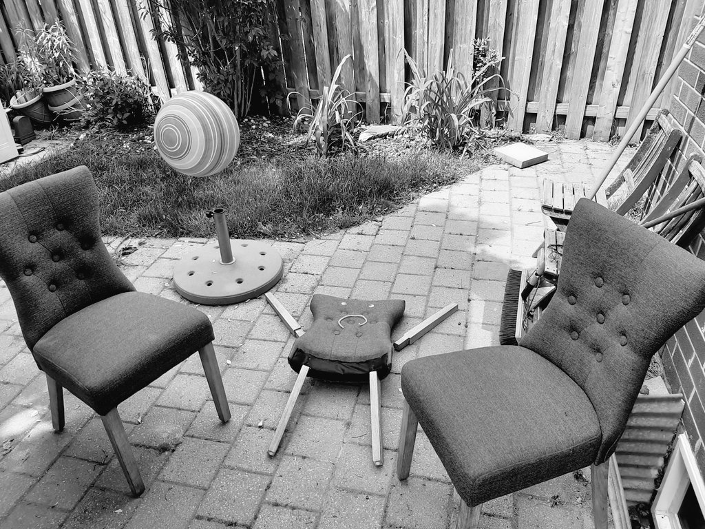ChairSans's tweet photo. Today is day 48 without my bolts. The other chairs are out having fun tossing the ball around and I'm just a bad pillow without my bolts. #pleasegivememybolts #structube https://t.co/1mIV9d5UQg