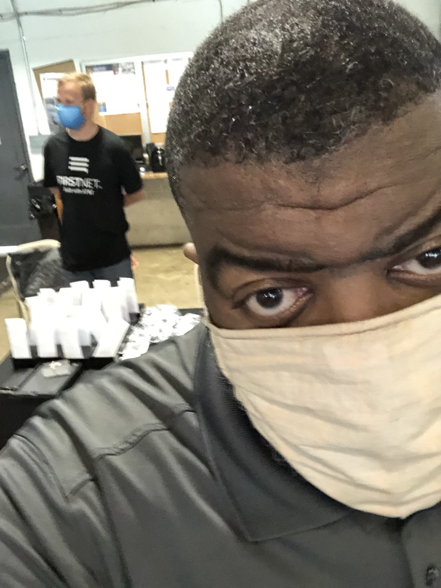 cadavis79's tweet photo. Pikesville is out in the field putting in the work for some #firstnet action @FloraColon7 @BrandieNicole28 @Justin_Grant__ @jillmill321 #bankcity #lifeatatt https://t.co/dtJn6pidMP
